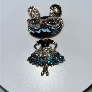 - Sassy Retro Crystal Rhinestone Bunny Brooch - Gold and Blue